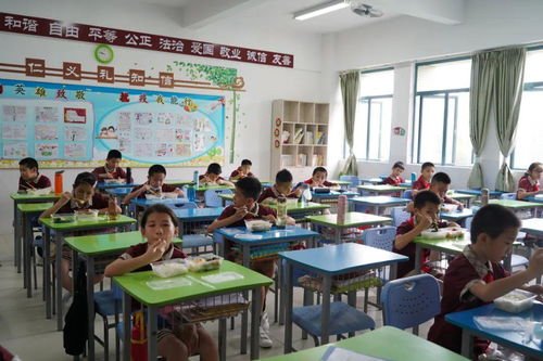 校內(nèi)托管人數(shù)大增 珠海小學(xué)生第一天午餐大曝光